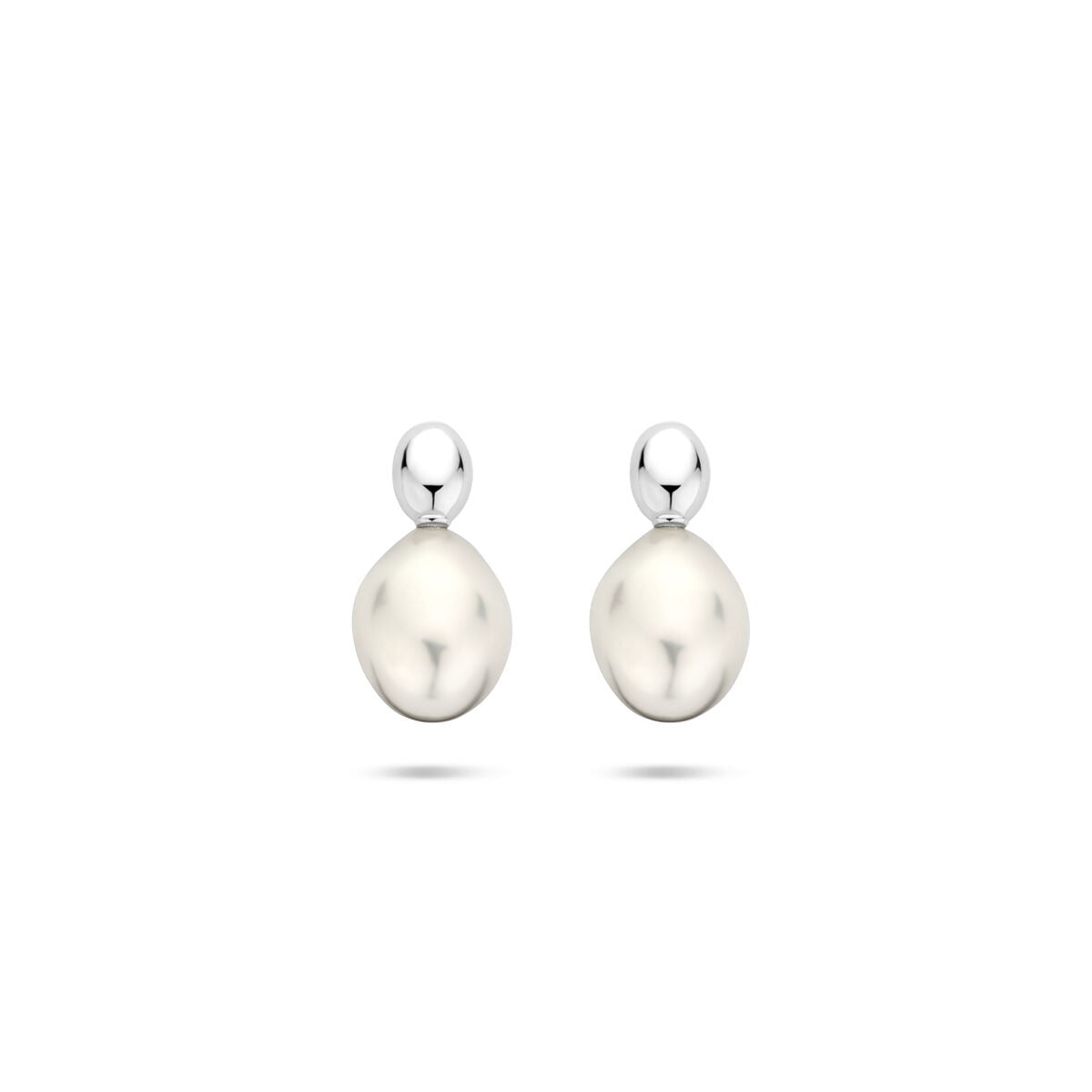 Orecchini in argento rodiato con perla d'acqua dolce, forma ovale, dimensioni 13 x 6,5 mm.
