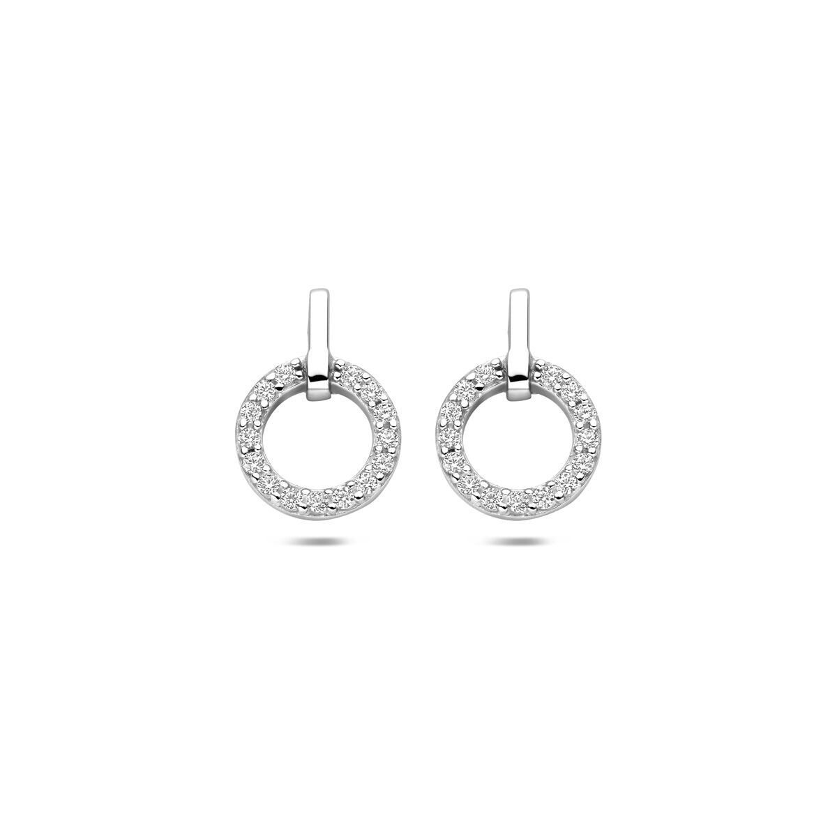 Orecchini argentati con zirconi, forma circolare, diametro di 13 mm.