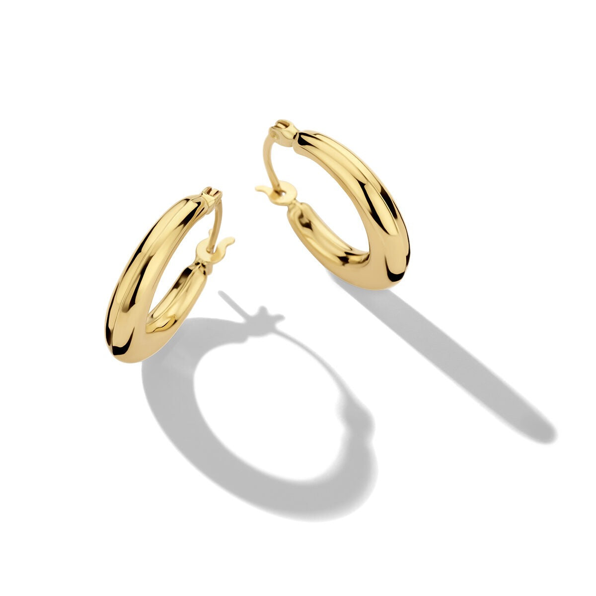 Orecchini alla creola in oro giallo 14k, forma rotonda e lucida, diametro di 14 mm.