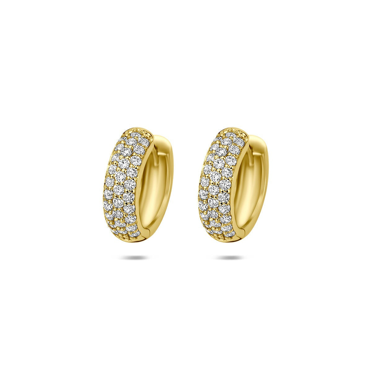 Orecchini alla creola in oro giallo 14k con diamanti lab-grown incastonati.
