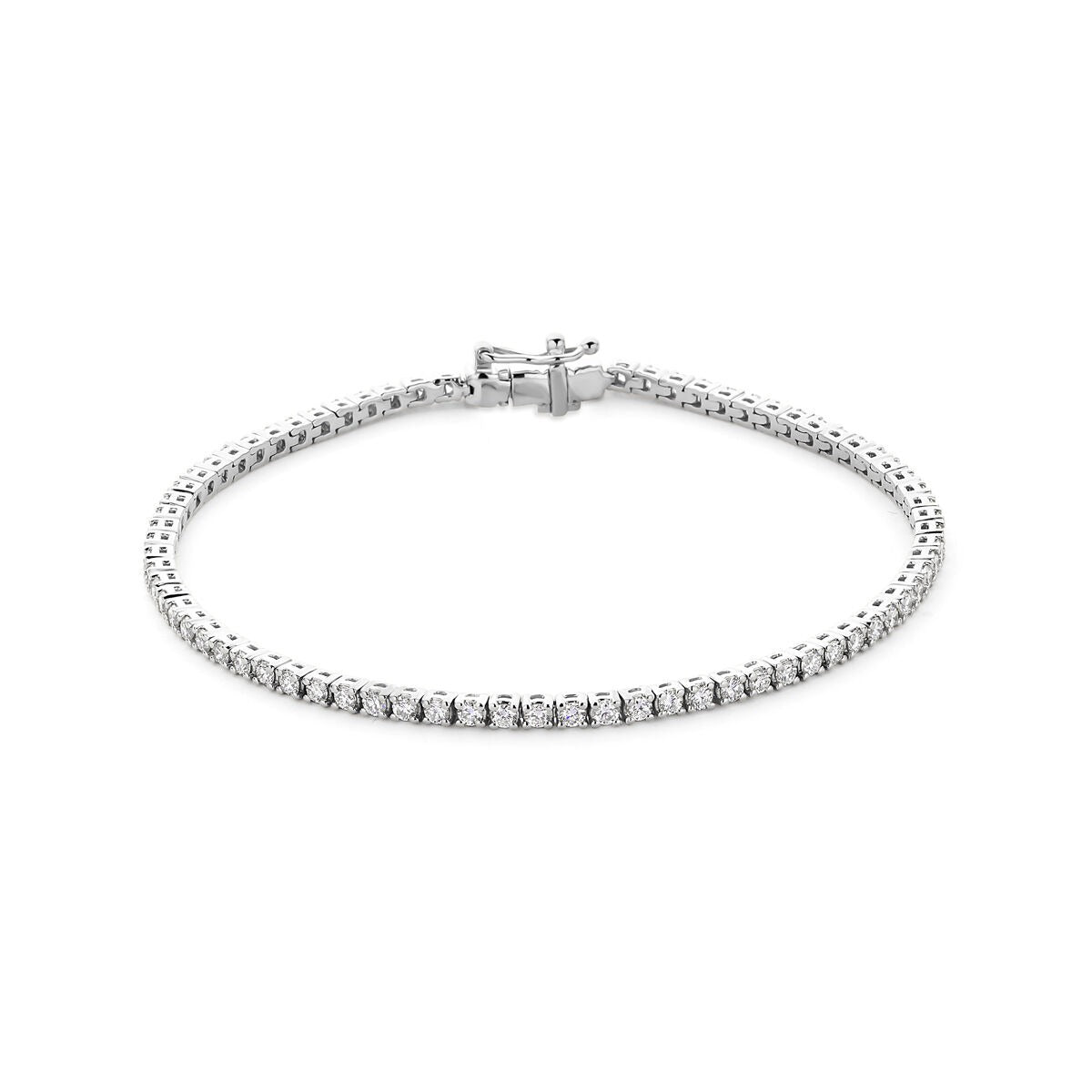 Zilveren tennis armband met lab grown diamanten, voorzien van een strakke en glanzende afwerking.