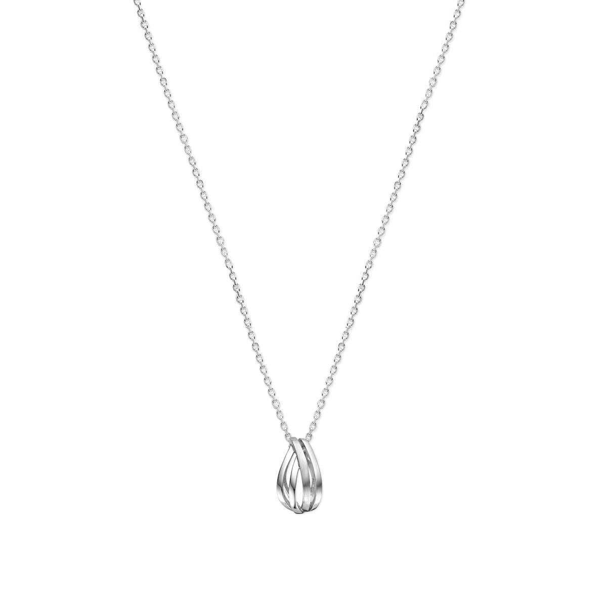 Zilveren ketting met een eenvoudige, druppelvormige hanger zonder verdere versieringen.