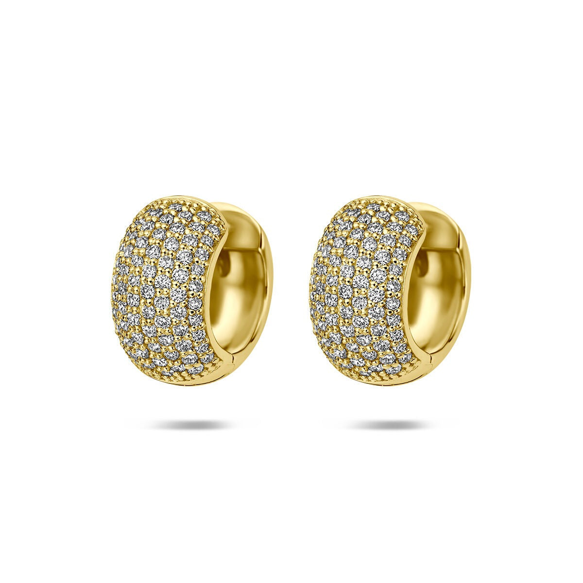 Orecchini alla creola in oro giallo 14k con diamanti lab-grown incastonati.