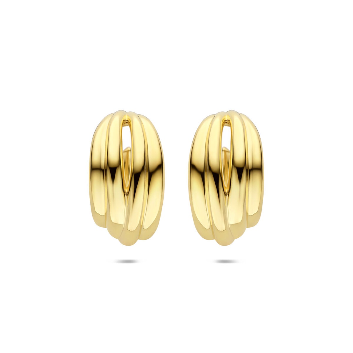 Orecchini a stecca in argento dorato con forma elegante e finitura lucida.