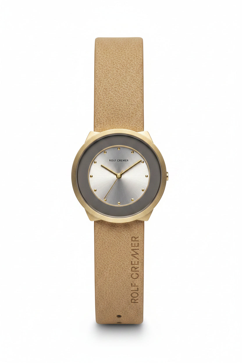 Orologio con cassa dorata, quadrante grigio e cinturino in pelle beige.