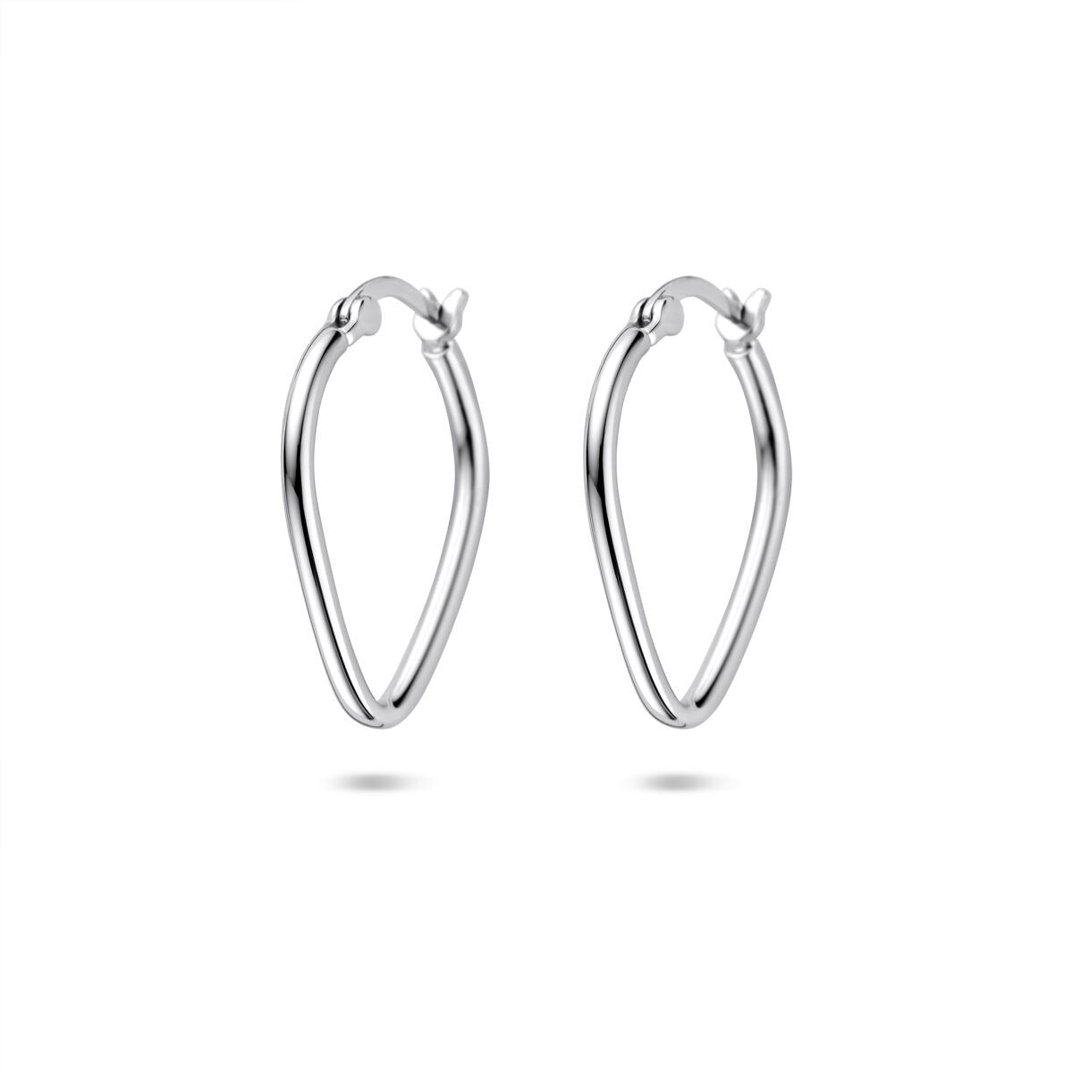 Orecchini alla creola argentati, con finitura rodiata, di forma ovale e diametro di 19,5 mm.