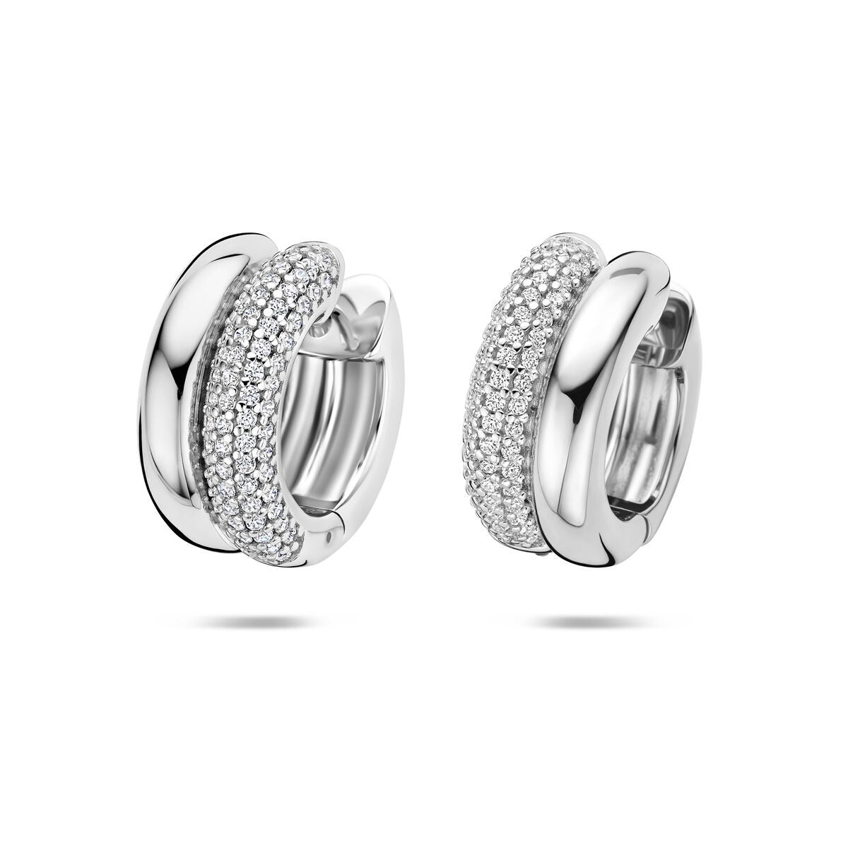 Orecchini alla creola in argento rodiato con zircone, diametro 17,5 mm.