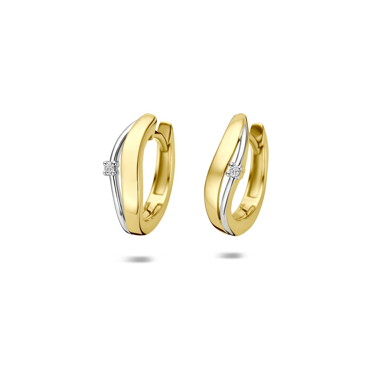 Orecchini alla creola in oro giallo 14k con diamante centrale.