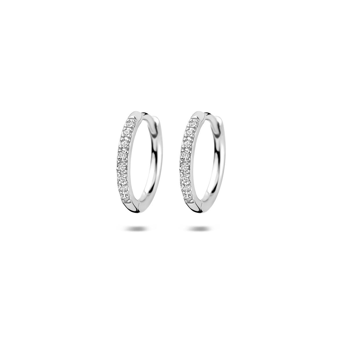 Orecchini alla creola in argento rodiato 925 con zirconi, diametro 15 mm.