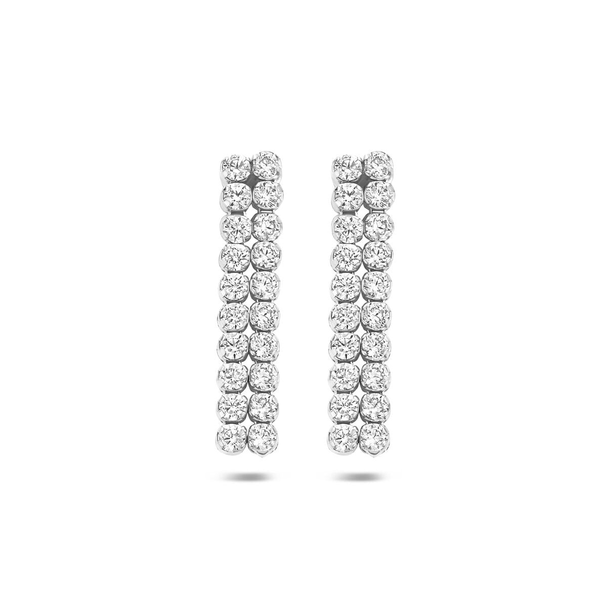 Orecchini in argento 925 rodiato con zirconi, lunghi 24 mm e larghi 5 mm.