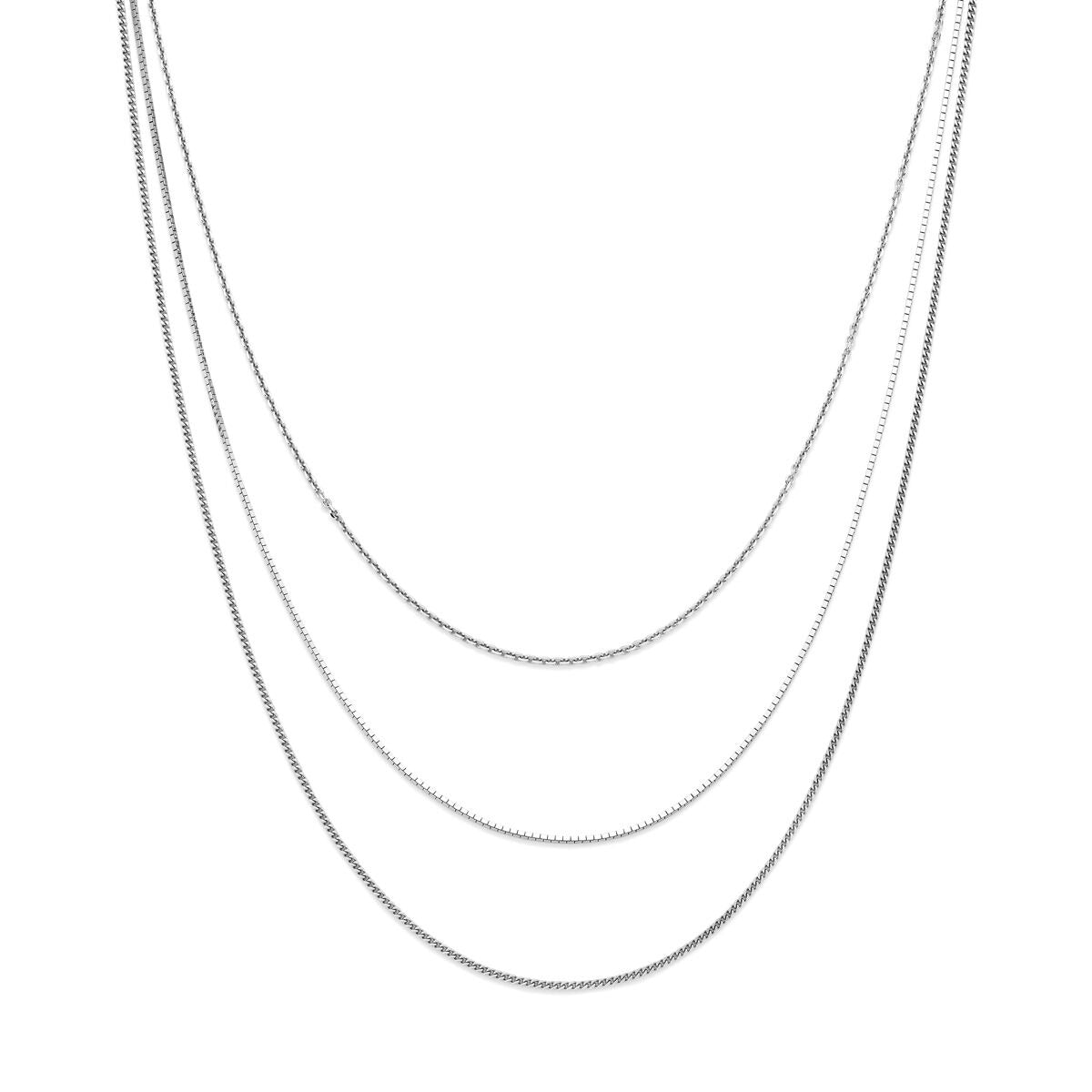 Gerhodineerde zilveren ketting met drie lagen, gladde afwerking en subtiele glans.