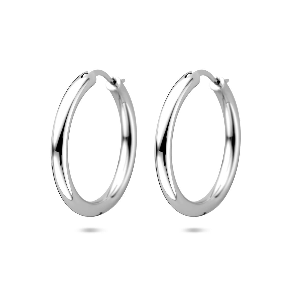 Orecchini alla creola in argento 925, finitura rodiata, diametro di 26,5 mm.