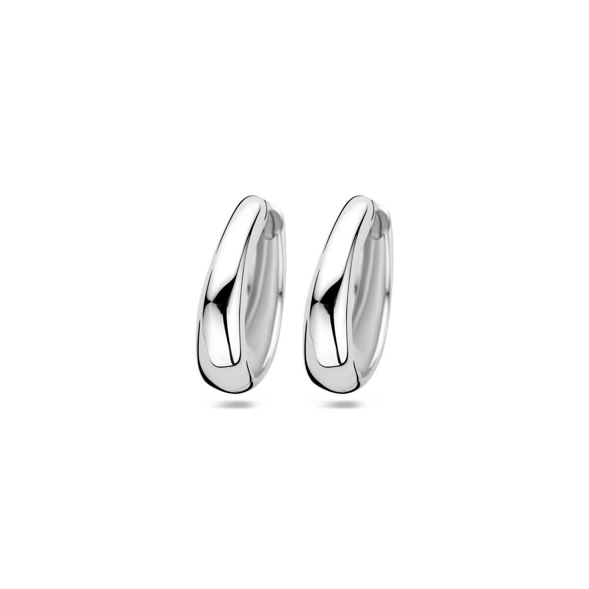 Orecchini alla creola in argento rodiato 925, di forma liscia e dimensione 16,5 mm.