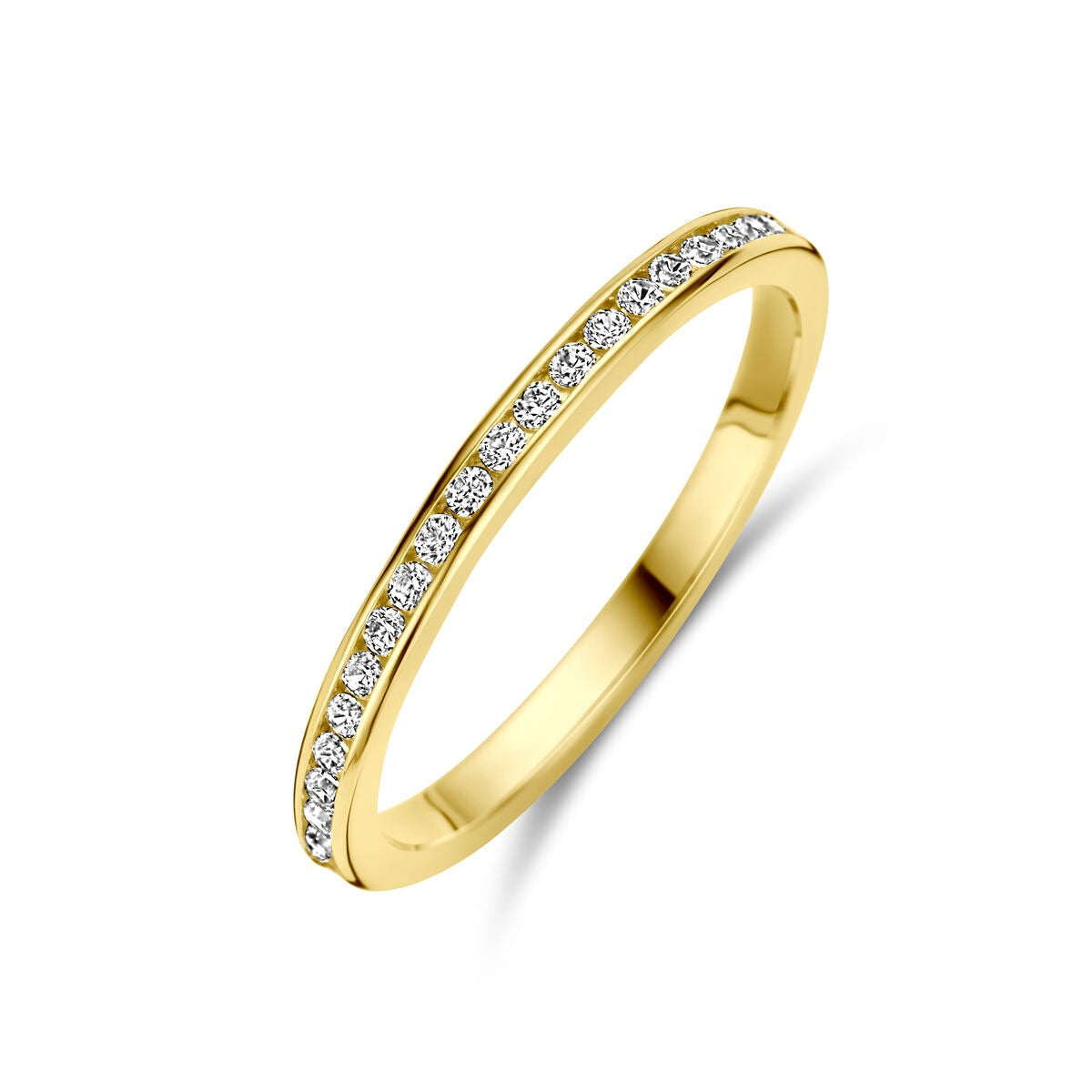 Anello in oro giallo 9k con zircone, sottile e lucido, con pietre incastonate lungo la fascia.