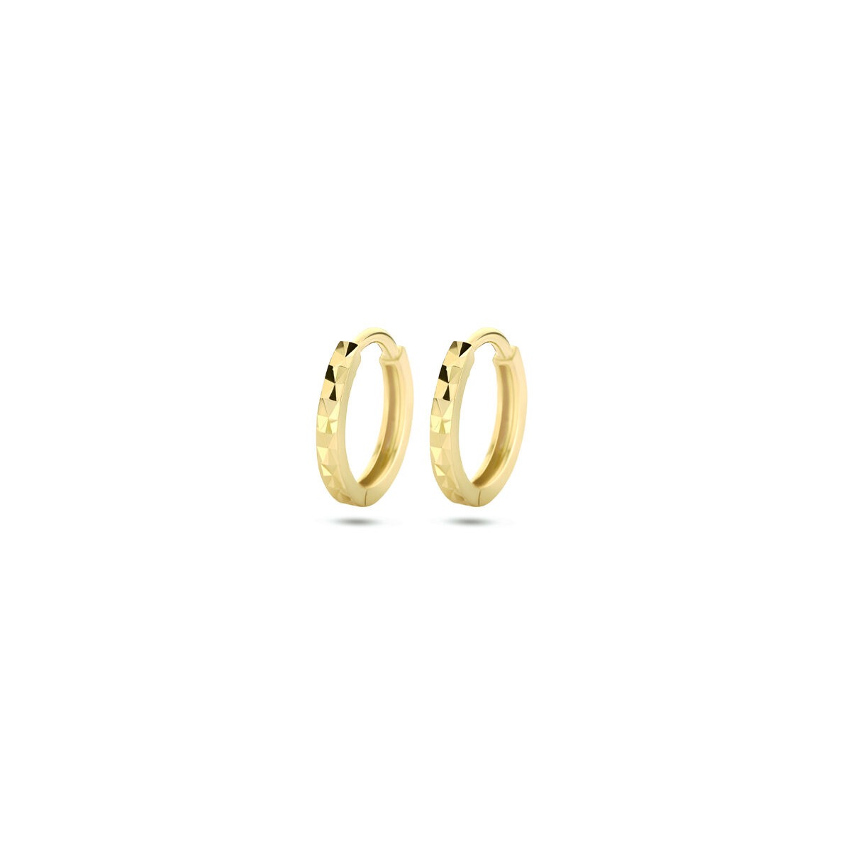 Orecchini alla creola in oro giallo 9k, diametro di 10,3 mm, con finitura lucida.