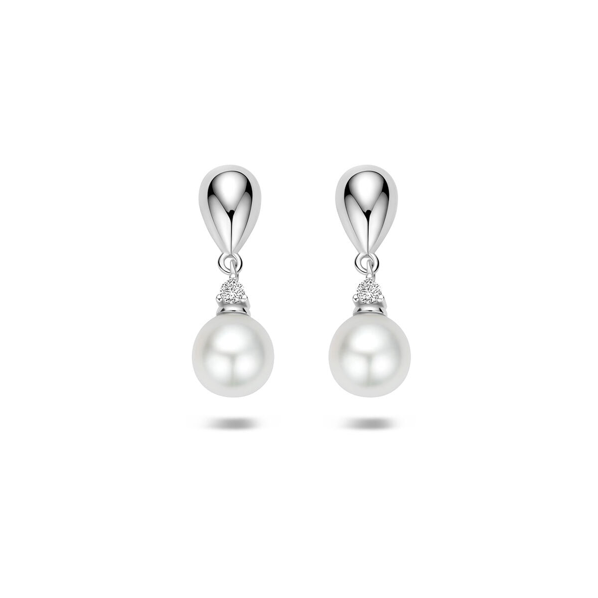 Gerhodineerde 925 zilveren oorhangers met een parel en een zirkonia steentje.