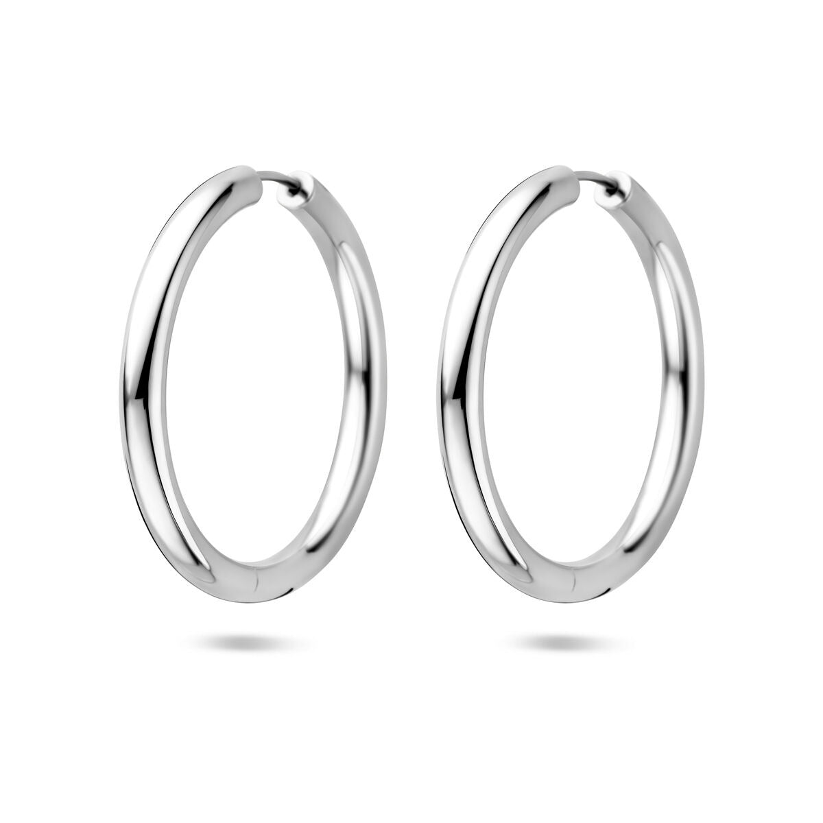 Orecchini alla creola in argento rodiato 925, forma ovale, diametro 39 mm.
