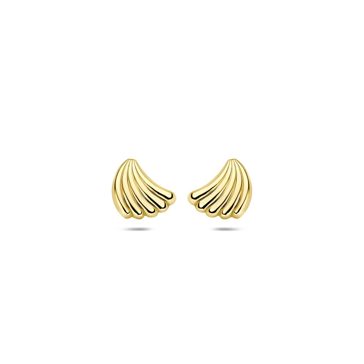 Orecchini in oro giallo 9k con design a conchiglia, dimensioni 7 x 6 mm.