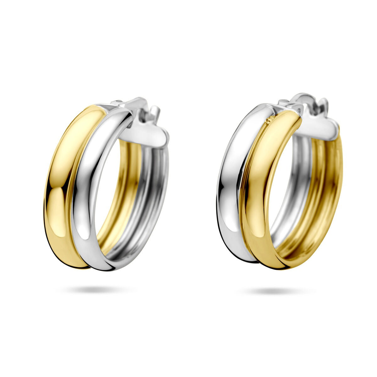 Bicolor zilveren oorringen van 925 zilver met vergulde en gerhodineerde afwerking, 18x6 mm.