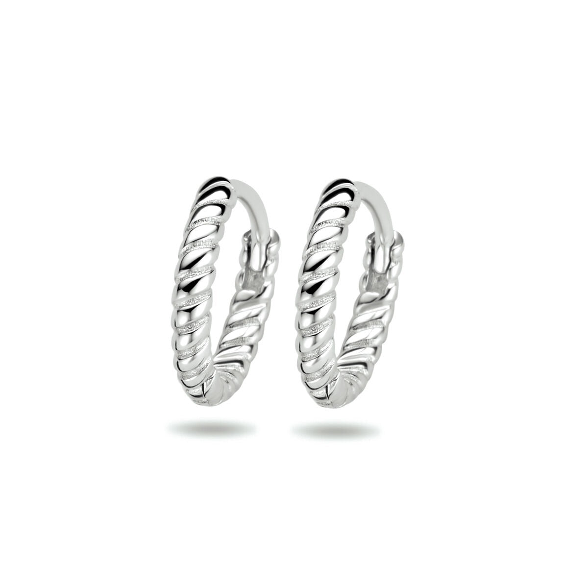 Orecchini alla creola in argento rodiato 925, design intrecciato, diametro 11 mm.