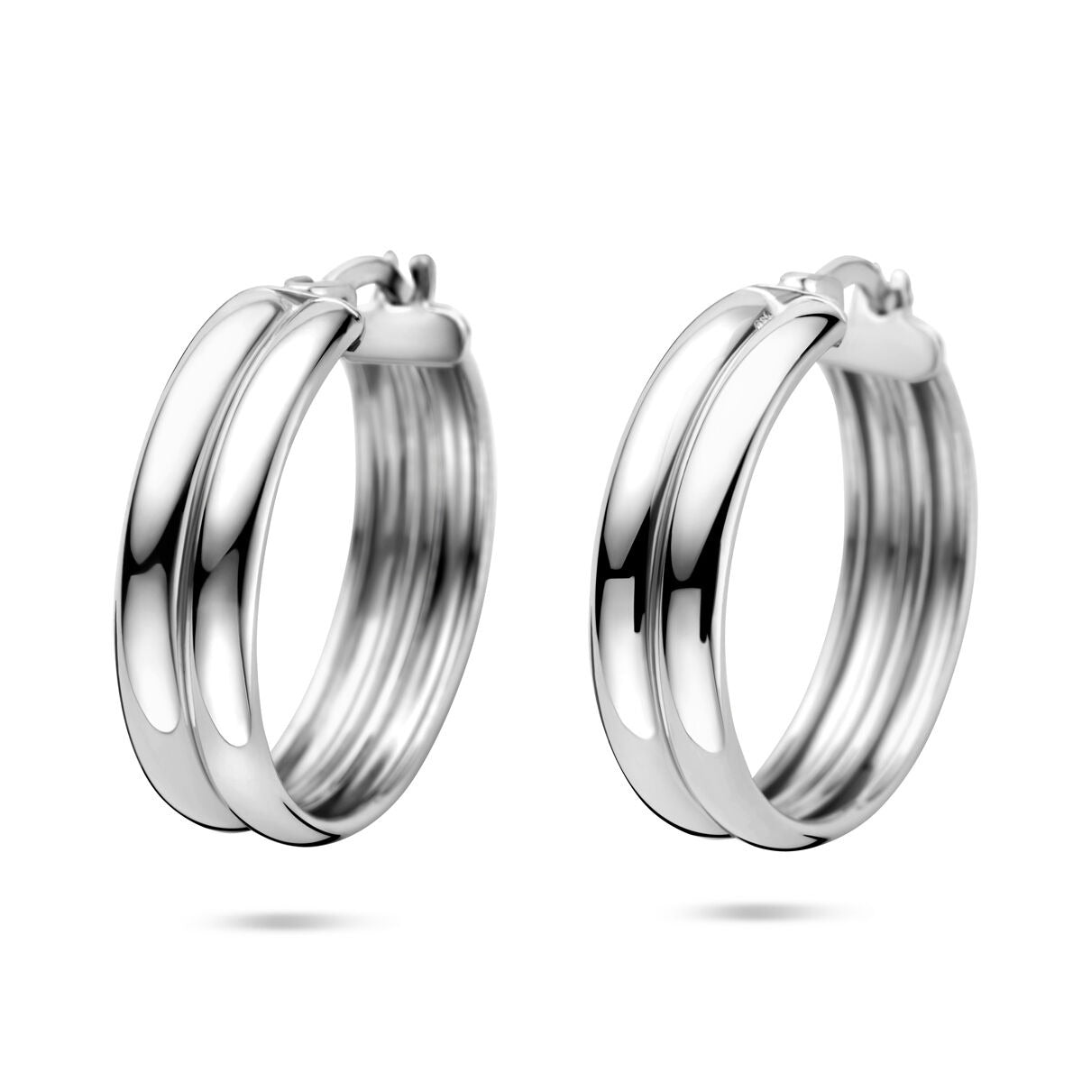 Orecchini in argento rodiato 925, forma circolare con due anelli sovrapposti, dimensioni 23x6 mm.