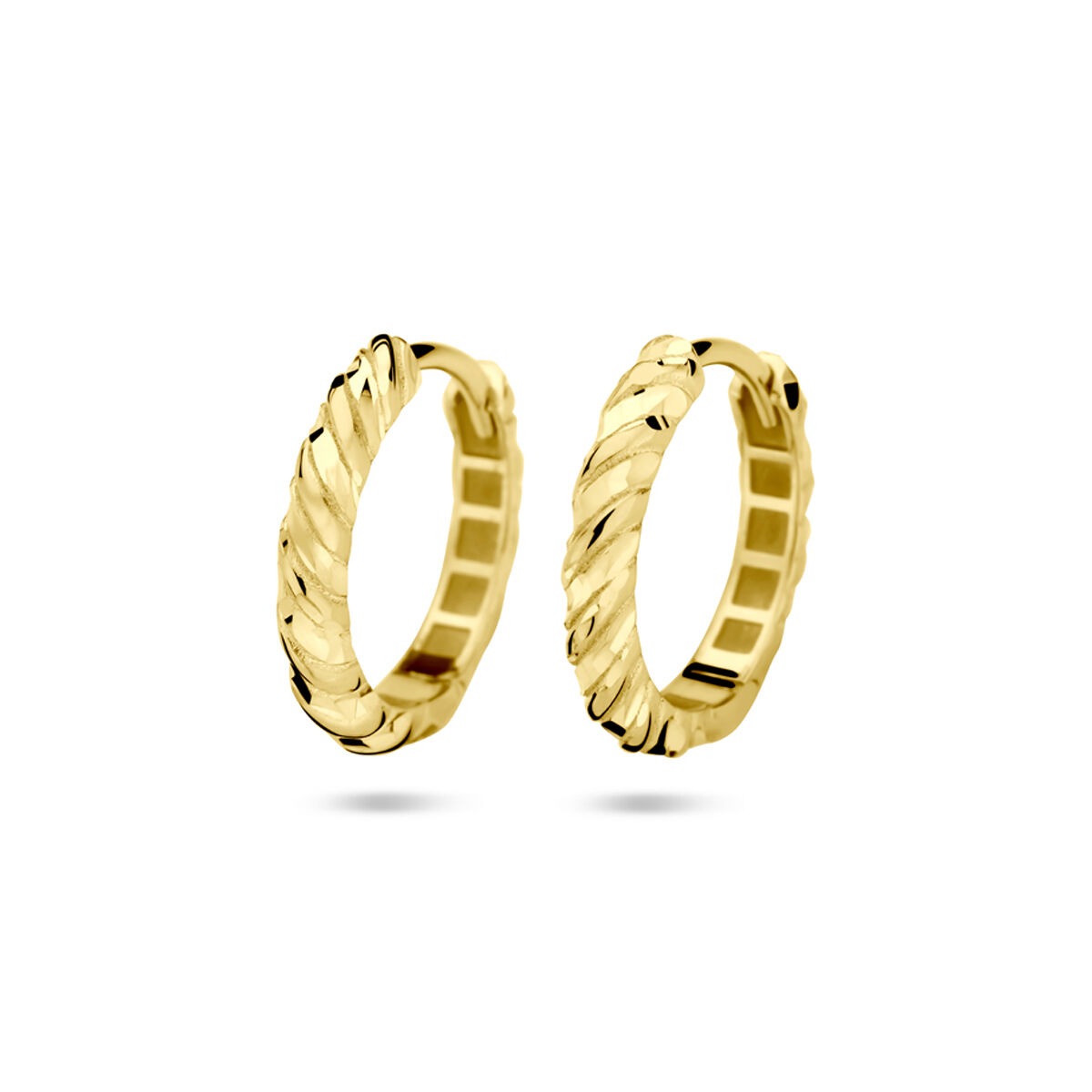 Orecchini alla creola in oro giallo 14k con design intrecciato.