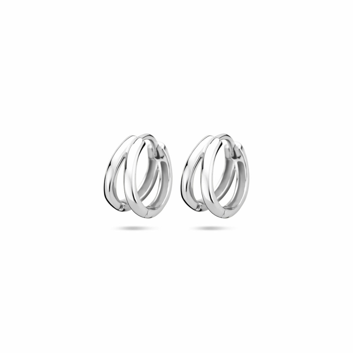 Orecchini alla creola in argento 925 rodiato, con design intrecciato e finitura lucida.
