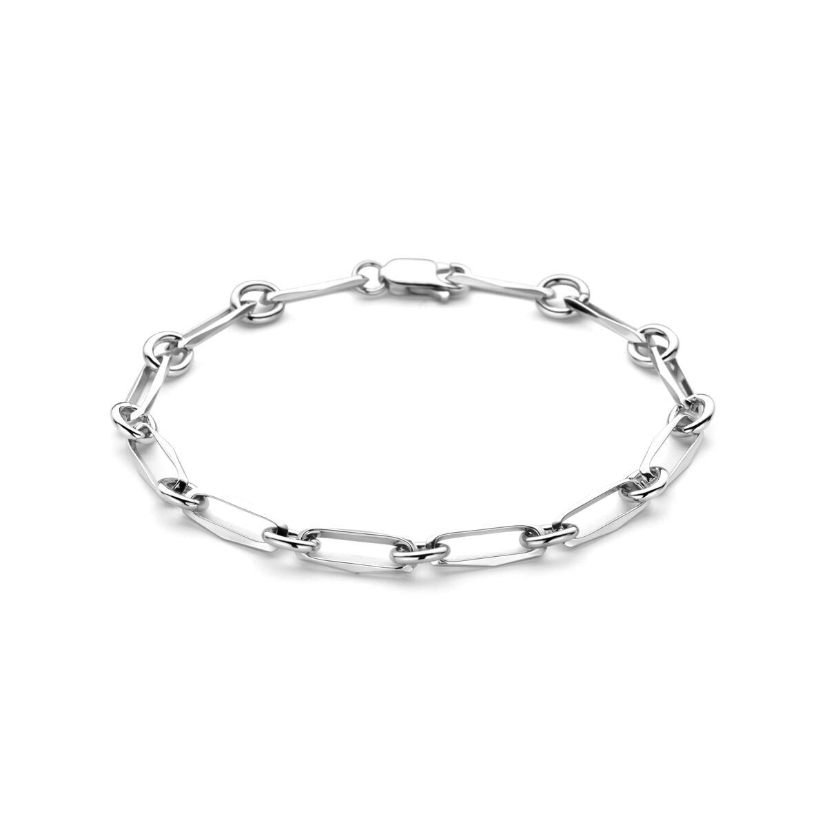 Zilveren armband van 5 mm met een gerhodineerde afwerking en schakels in een open ontwerp.