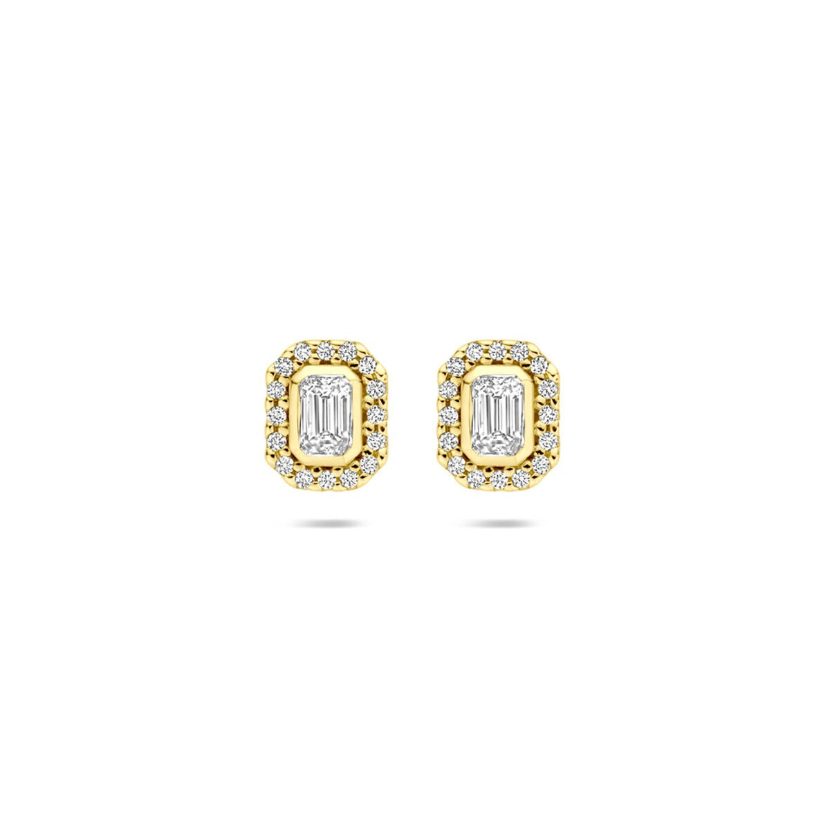 Orecchini in oro giallo 14k con diamante taglio smeraldo circondato da piccoli diamanti.