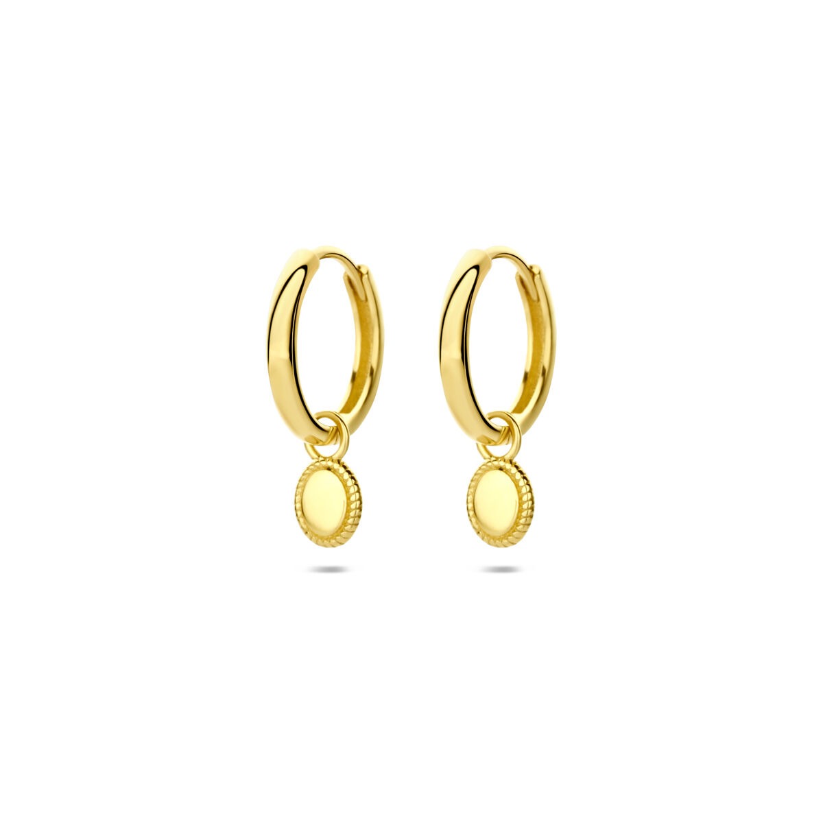 Orecchini alla creola in oro giallo 14k con pendente rotondo, dettagli lavorati.