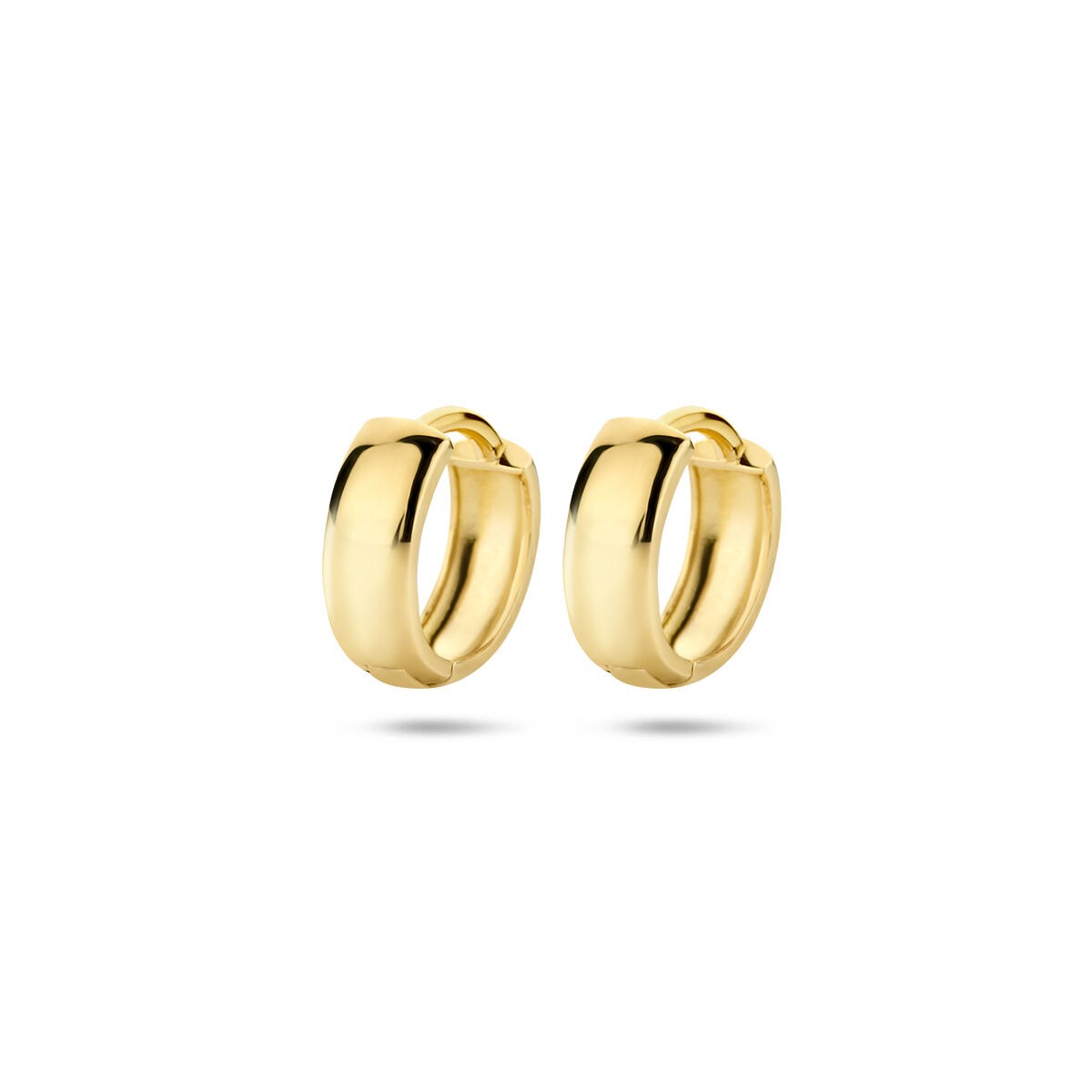 Orecchini alla creola in oro giallo 9k, diametro 12 mm e larghezza 3,2 mm.
