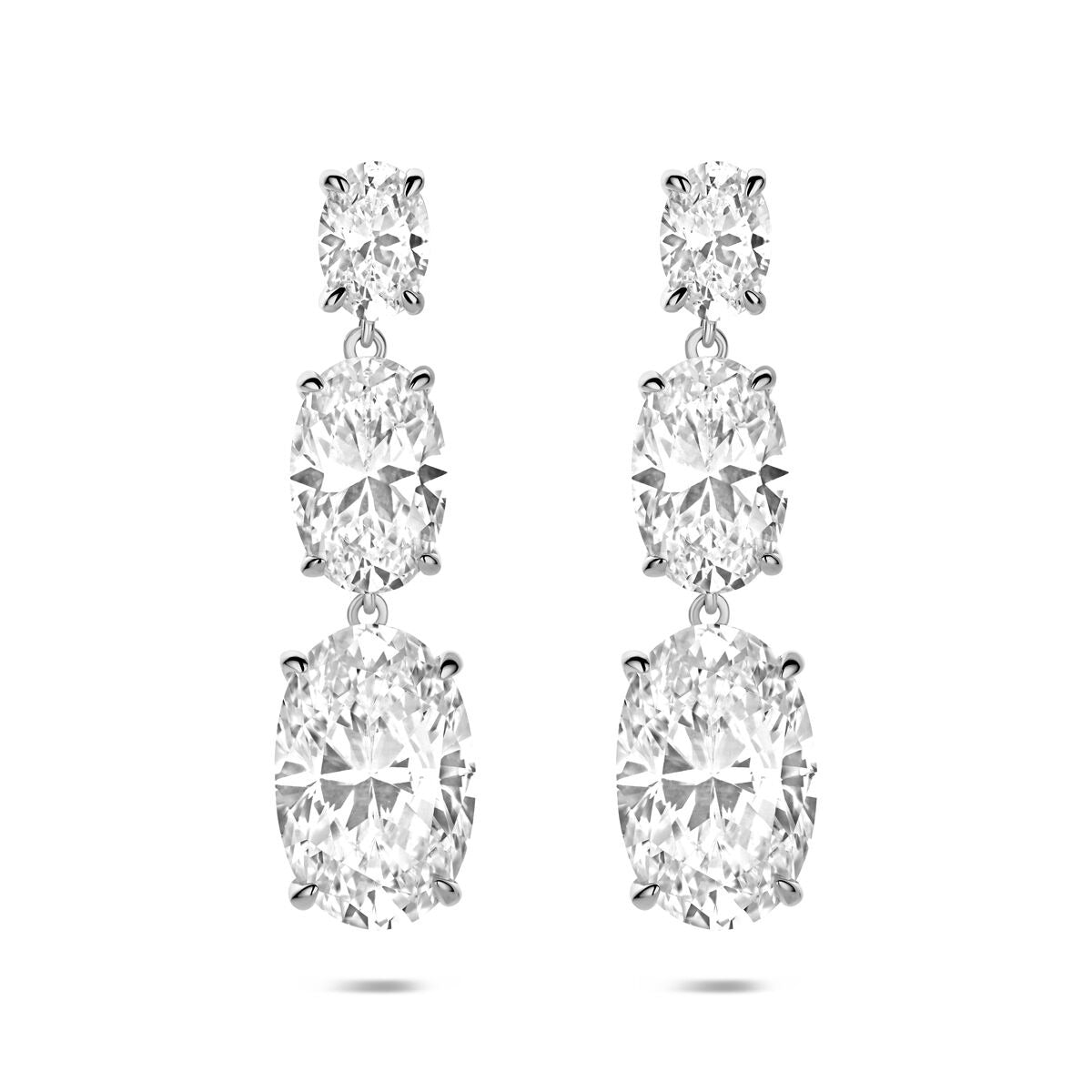 Orecchini in argento 925 rodiato con zirconi, a forma di goccia, con tre pietre ovali.