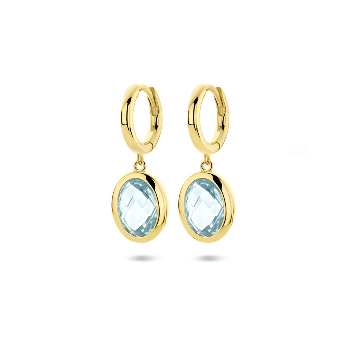 Verguld zilveren klapoorringen met een sky blue topaas, 26 mm, met een ovale, lichtblauwe steen.