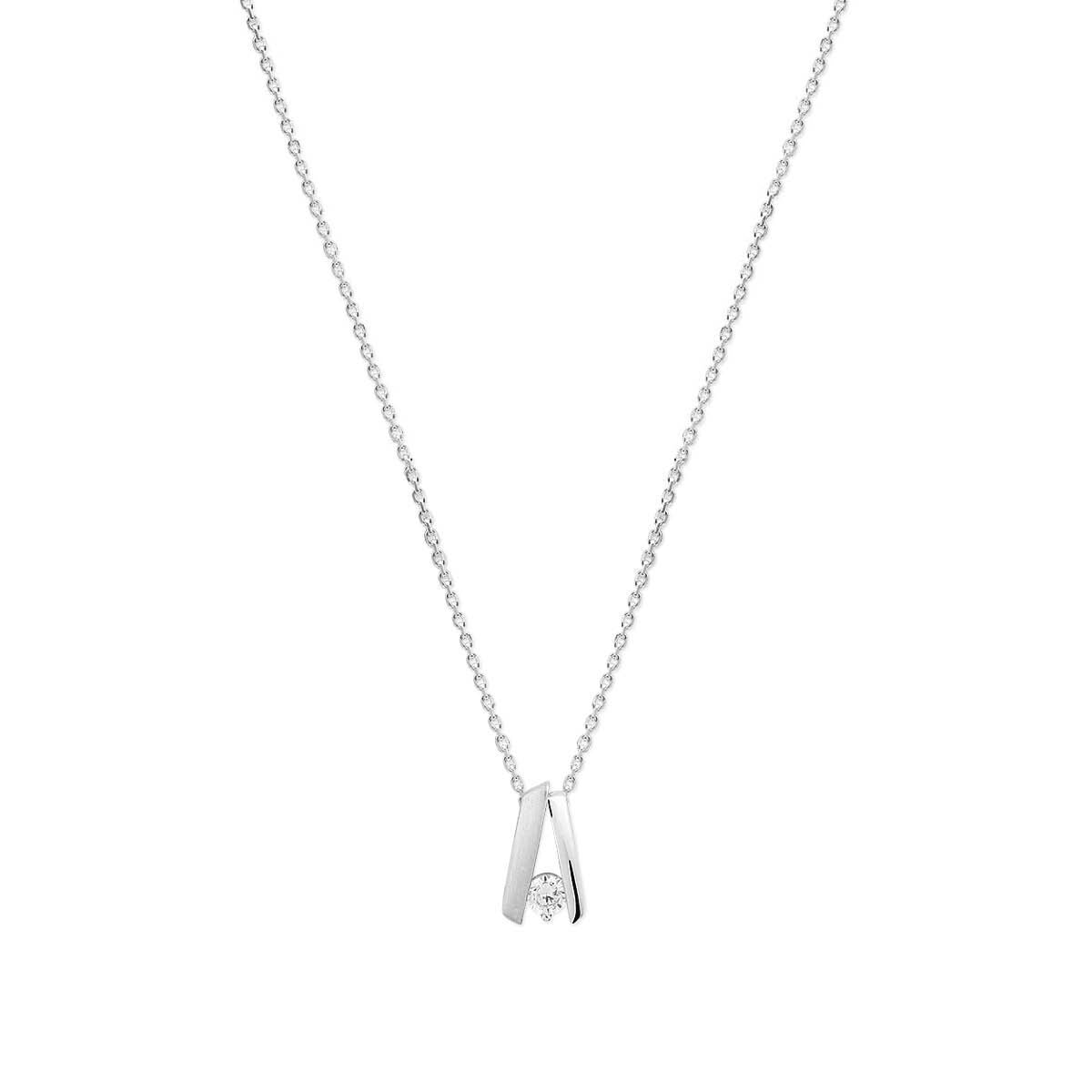 Zilveren ketting met een solitaire zirkonia in een minimalistische hanger.