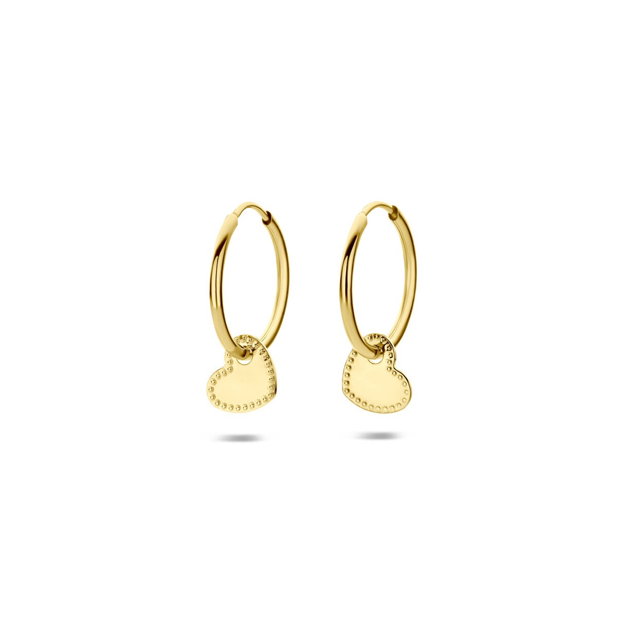Orecchini alla creola in oro giallo 14k con pendente a forma di cuore.
