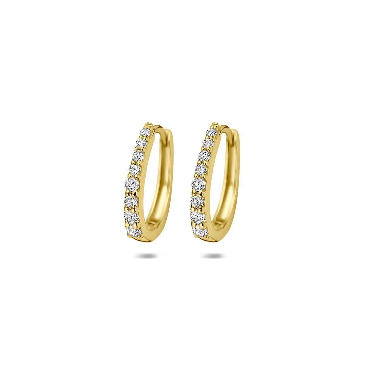Orecchini alla creola in oro giallo 14k con diamanti lab-grown incastonati.