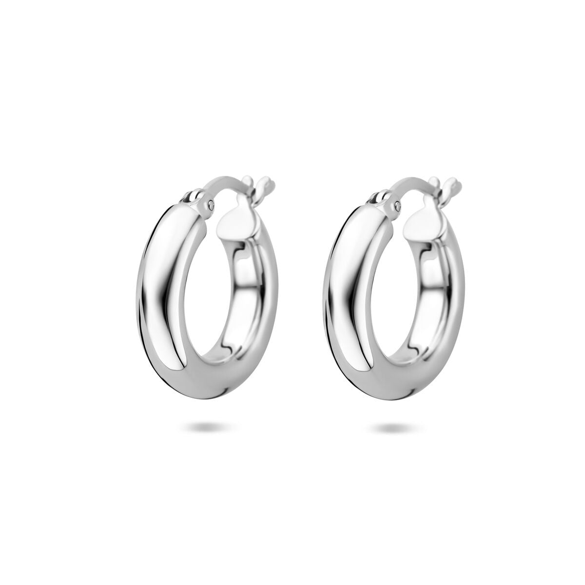 Orecchini alla creola in argento 925 rodiato, diametro di 17 mm.
