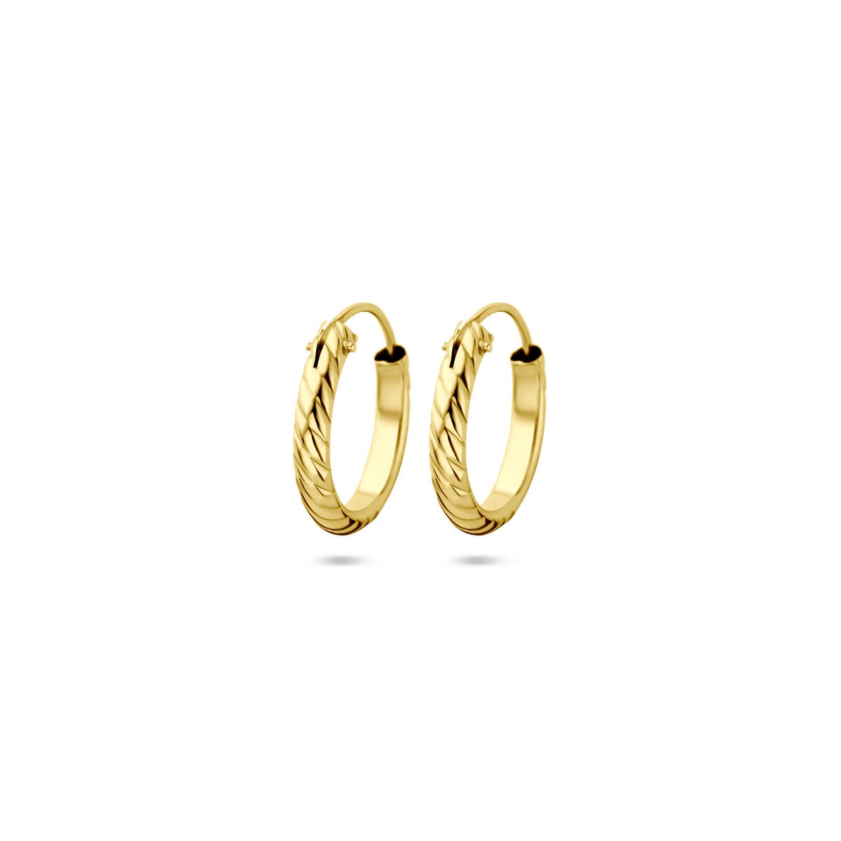 Orecchini alla creola in oro giallo 14k con motivo intrecciato.