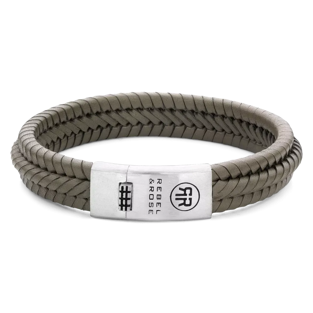 Bracciale intrecciato in pelle camo con chiusura in acciaio inox.