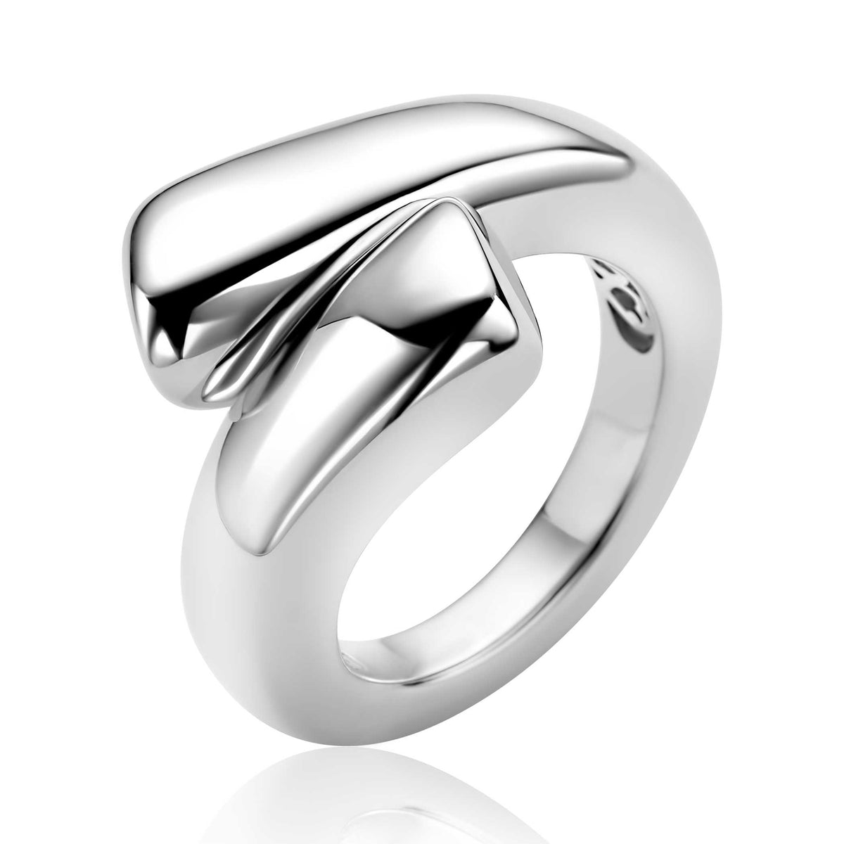 Anello in argento con design scultoreo e finitura lucida.
