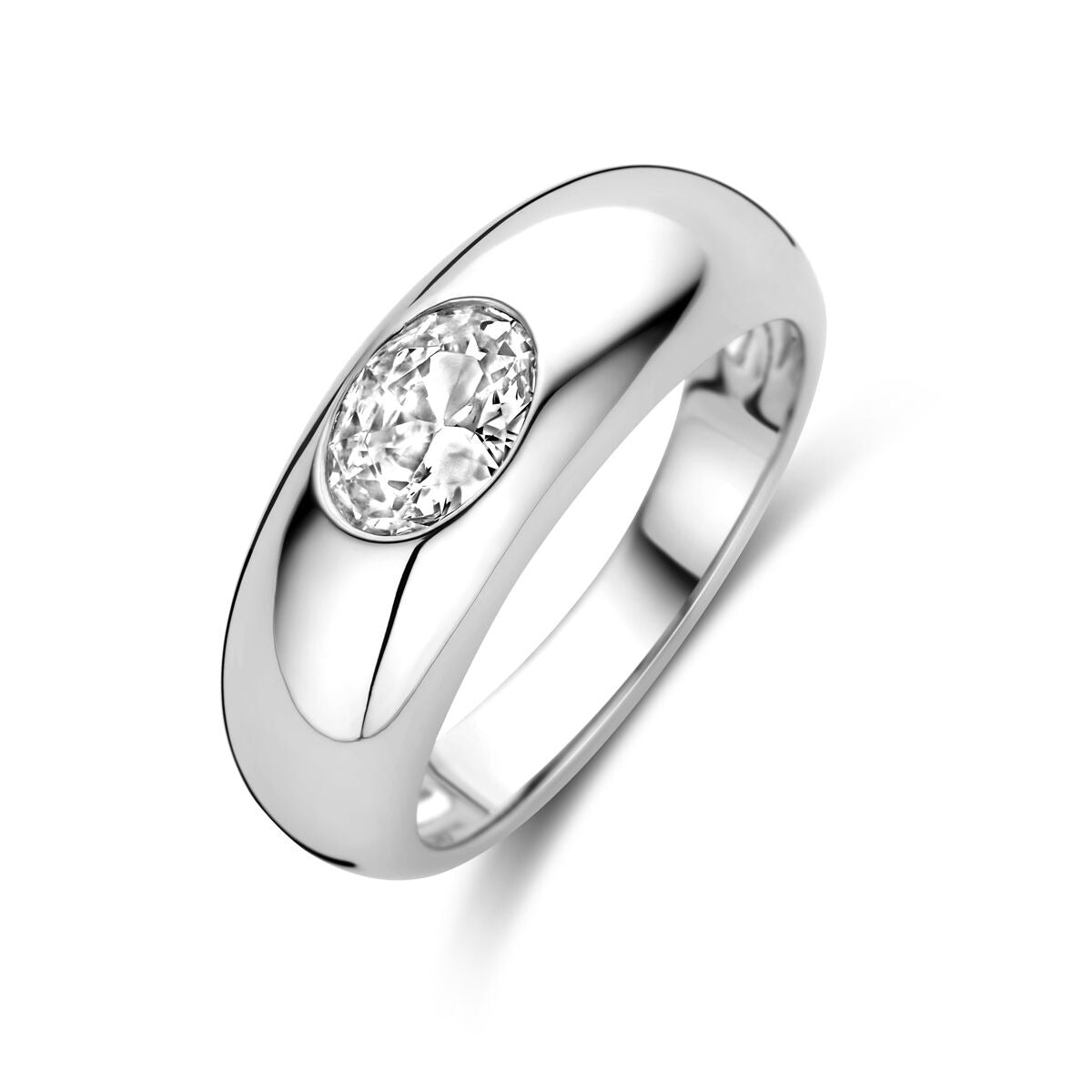 Anello in argento rodiato con zircone ovale, larghezza di 7,5 mm.