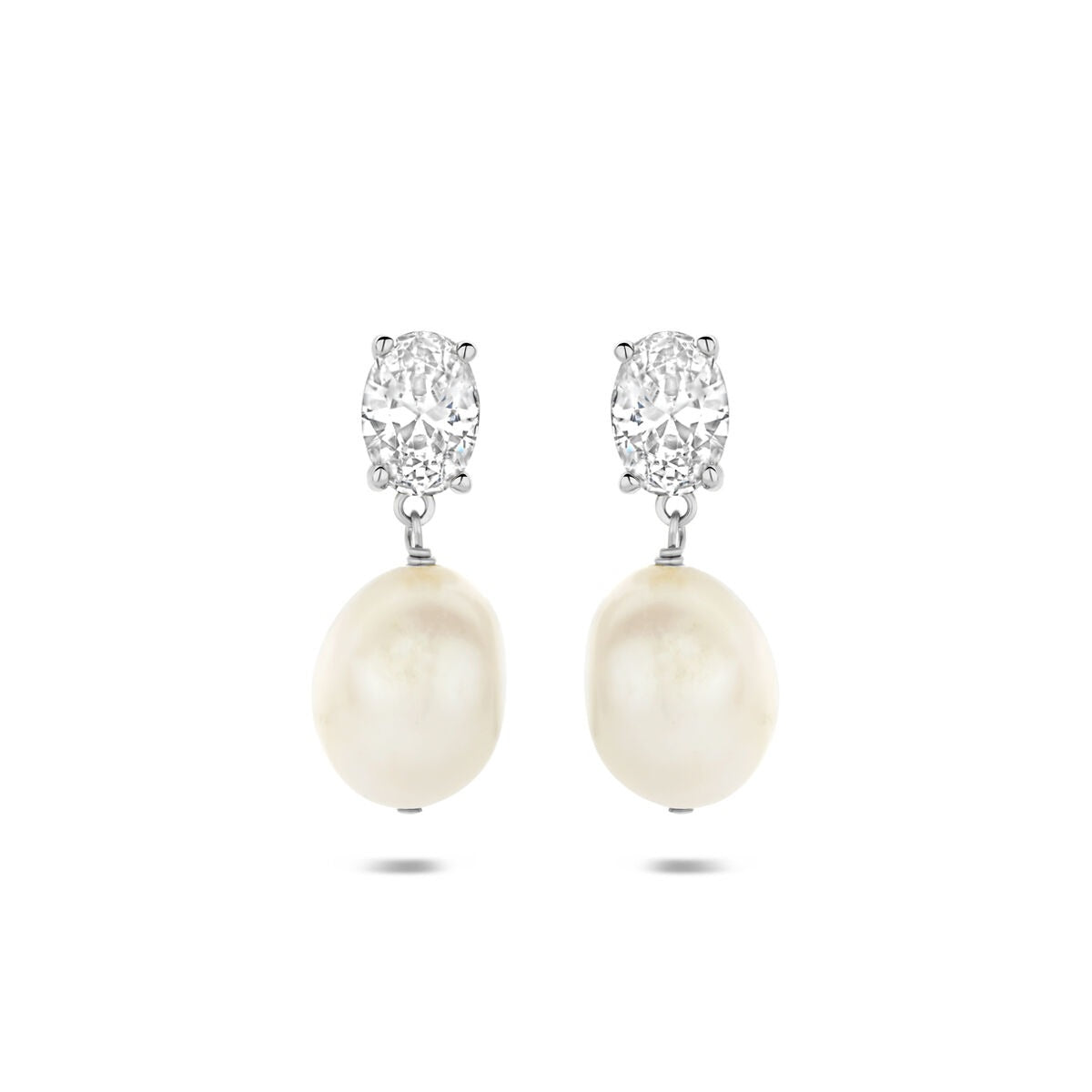 Orecchini in argento 925 con perla e zirconi, forma ovale e finitura lucida.