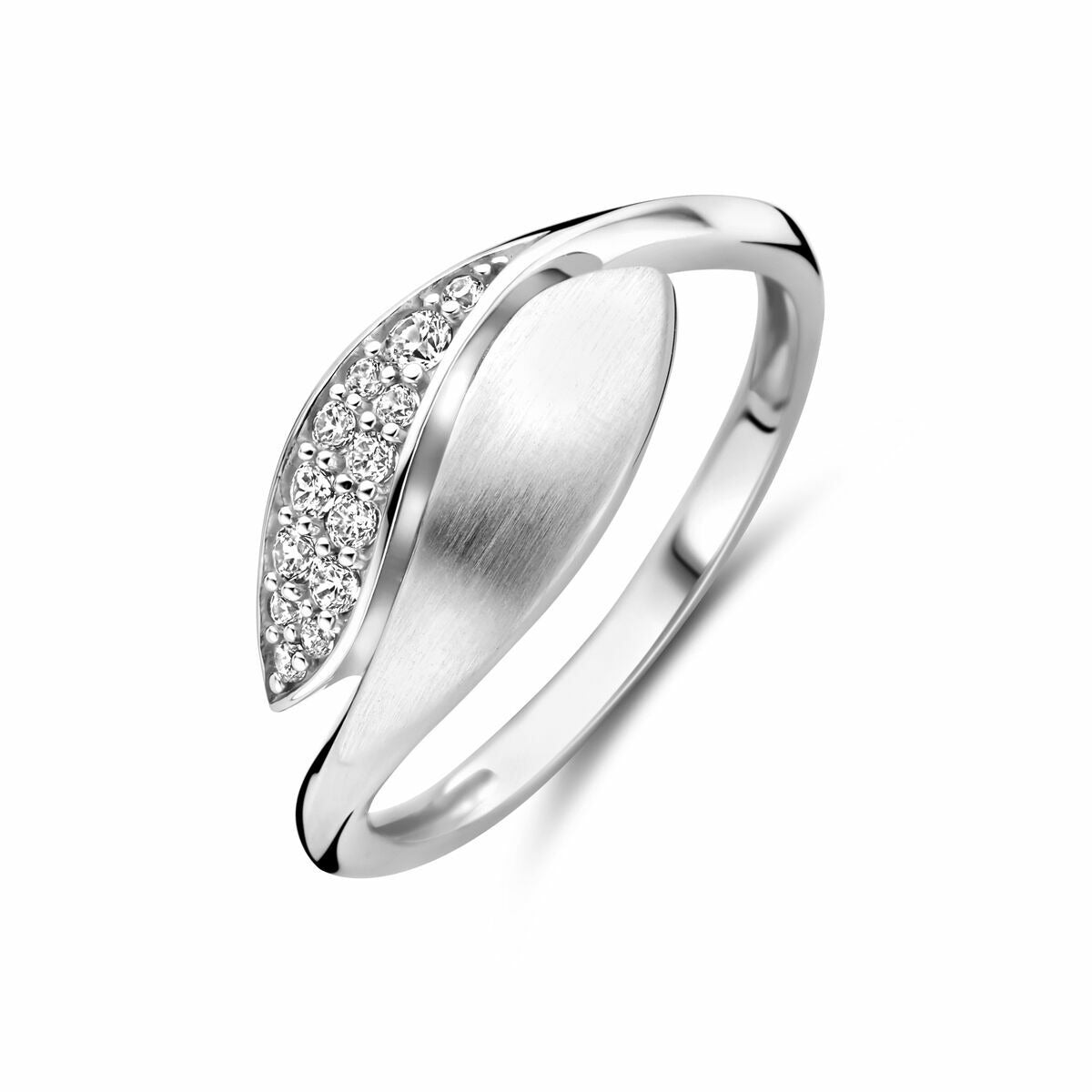 Anello in argento rodiato con zircone tagliata a brillante, largo 8,5 mm.