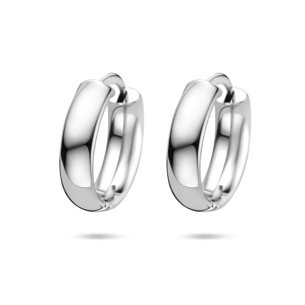Orecchini alla creola in argento rodiato con spessore del tubo di 5 mm.