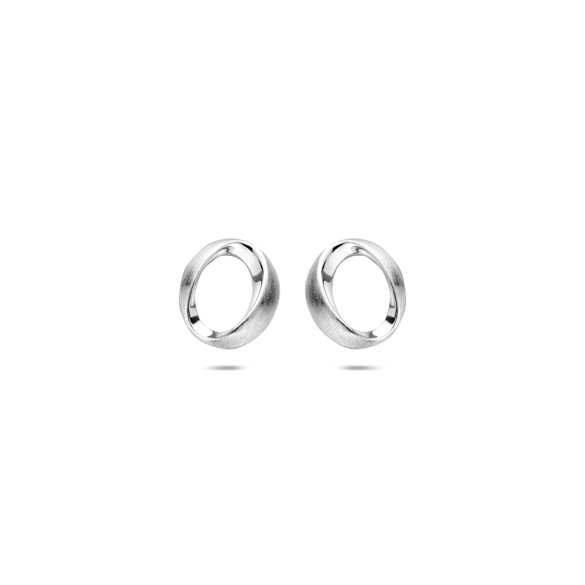 Orecchini in argento 925 rodiato con forma ovale e finitura lucida.