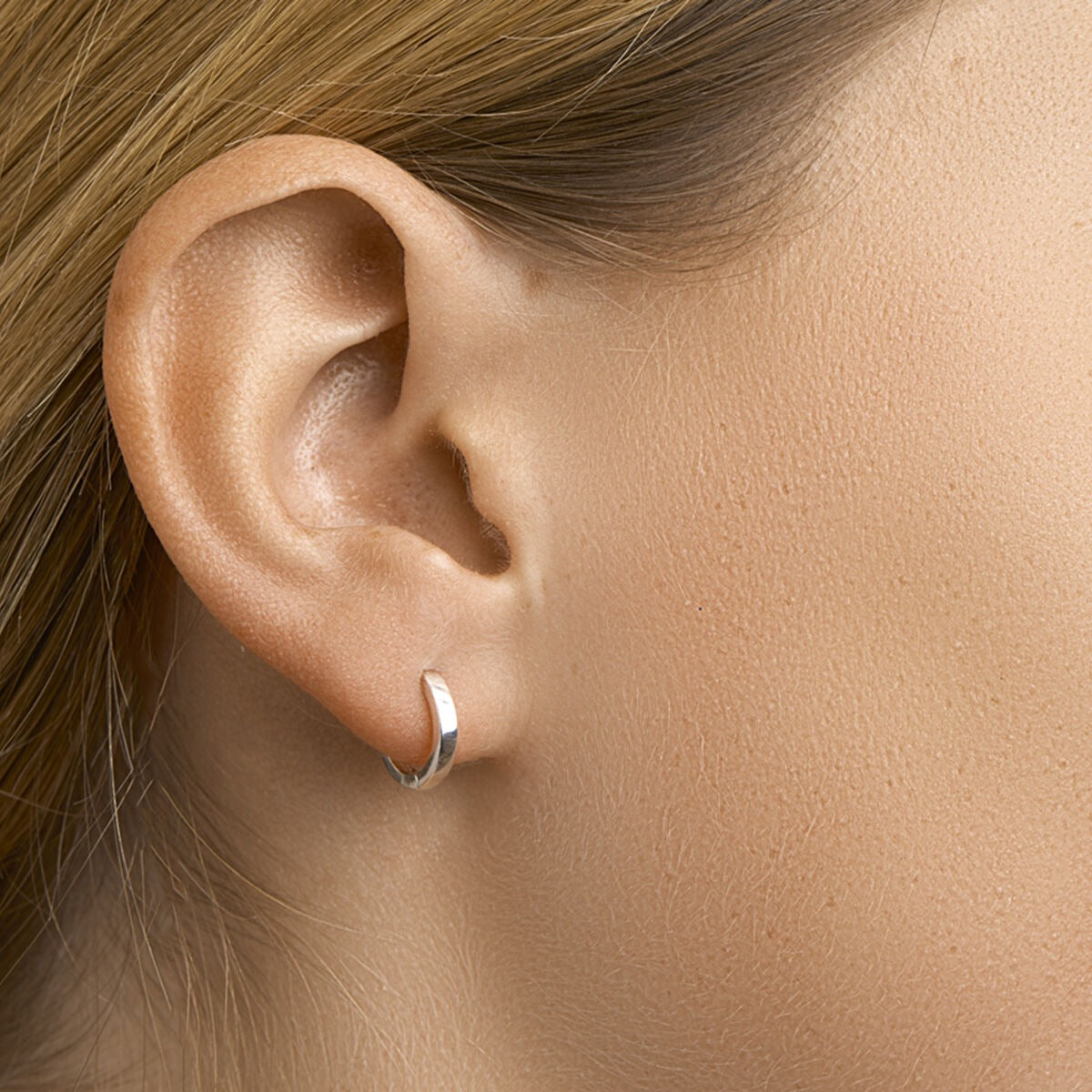 Orecchini a cerchio con chiusura a scatto in argento 925 da donna