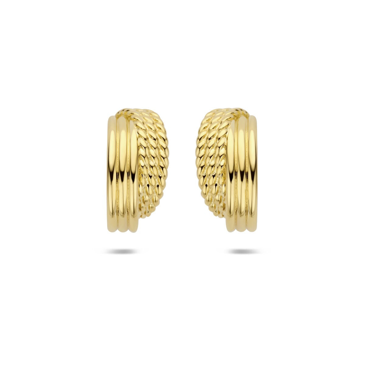 Orecchini a stecca in argento dorato con design intrecciato e finitura lucida.
