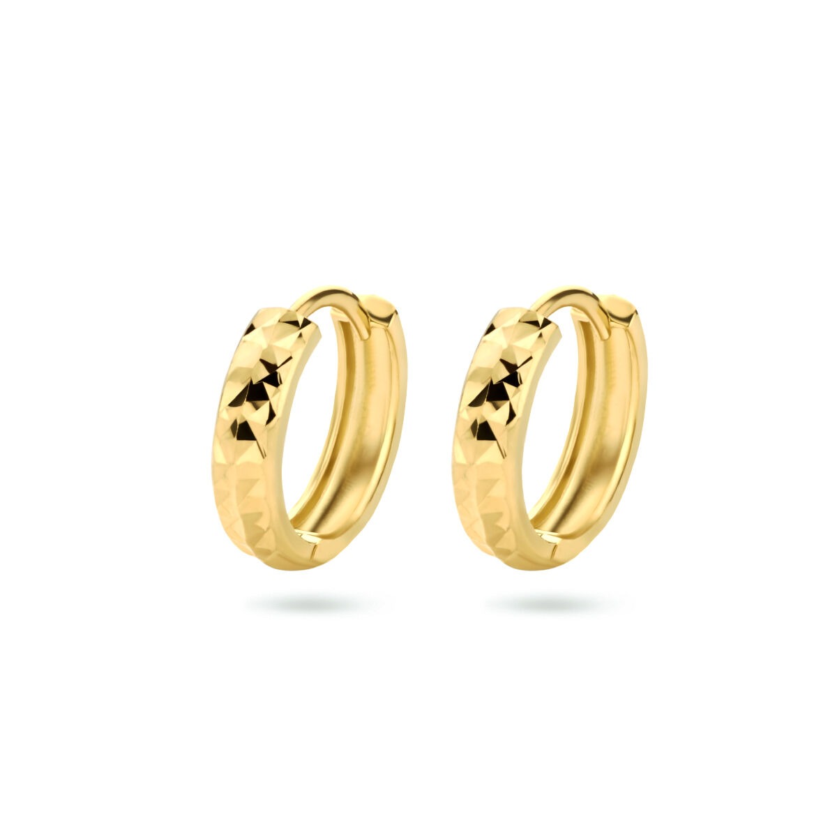 Orecchini alla creola in oro giallo 9k con finitura diamantata.