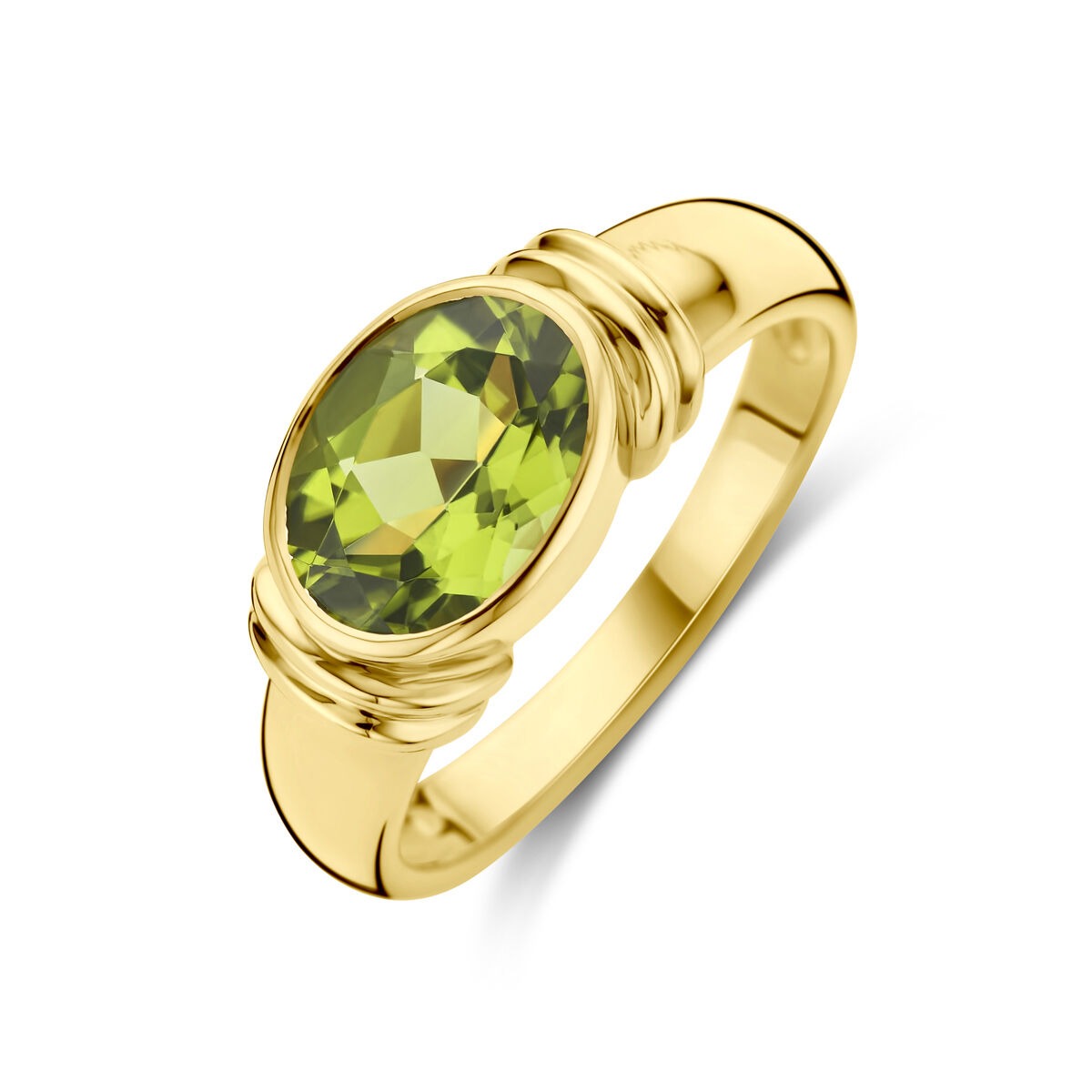 Anello in oro giallo 14k con peridoto ovale incastonato.