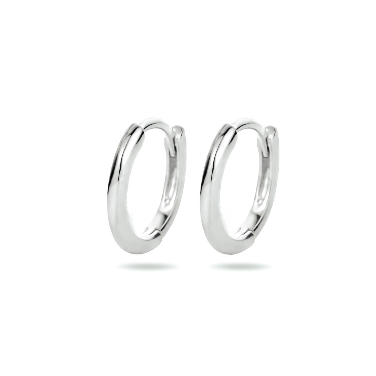 Orecchini alla creola in argento rodiato, forma semi-ronde, diametro 12,5 mm.